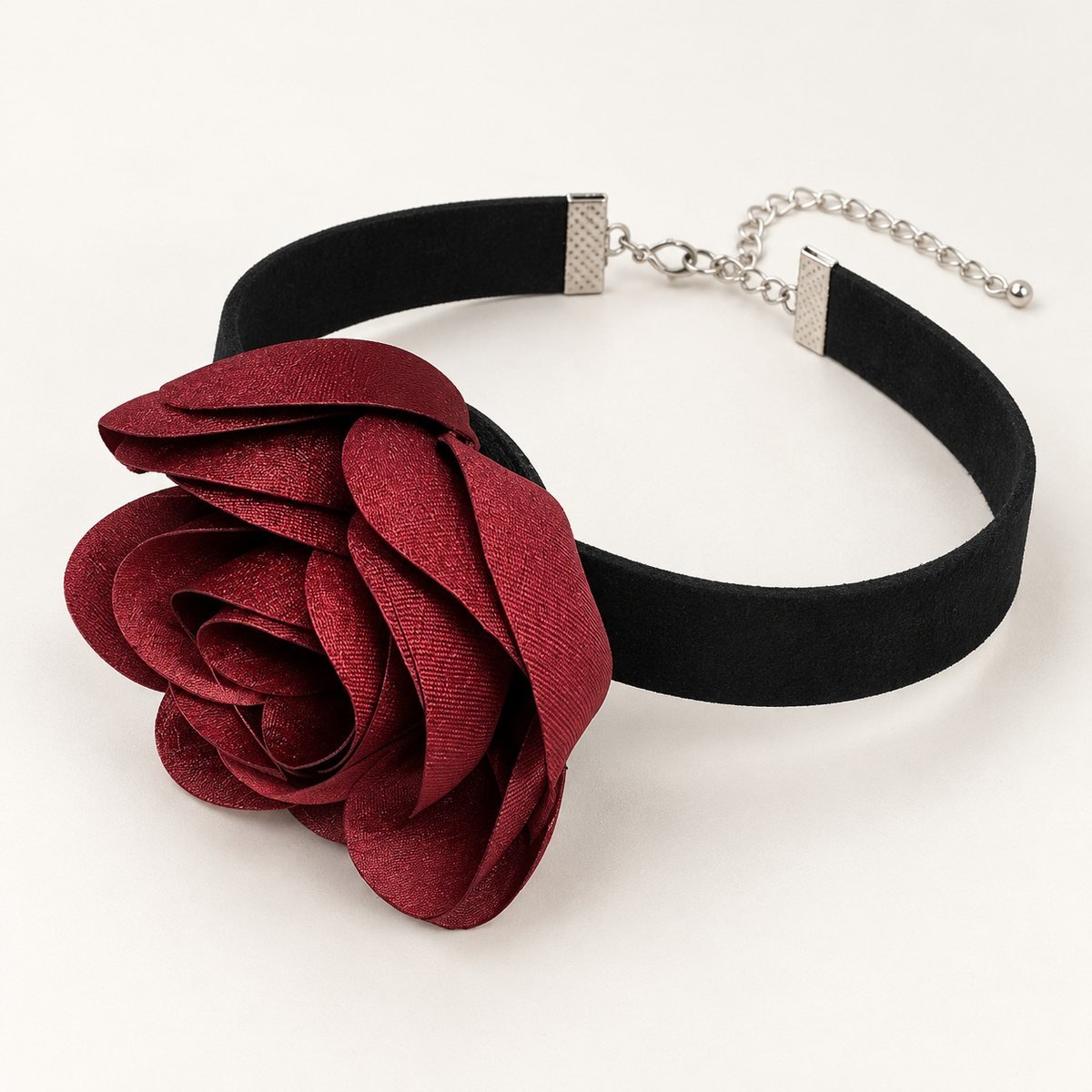 Bordo Saten Gül Choker Kolye - Çiçek Choker Kalın Süet Tasma Kolye – yakın plan detay