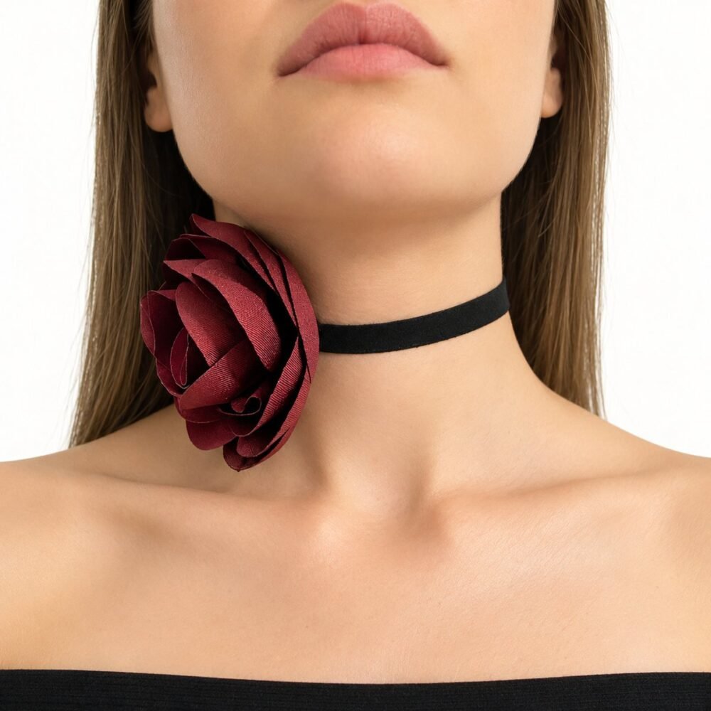 Bordo Saten Gül Choker Kolye - Çiçek Choker Süet Tasma Kolye – boyunda önden görünüm
