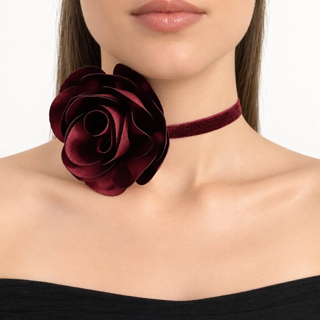 Bordo kadife gül choker takan model