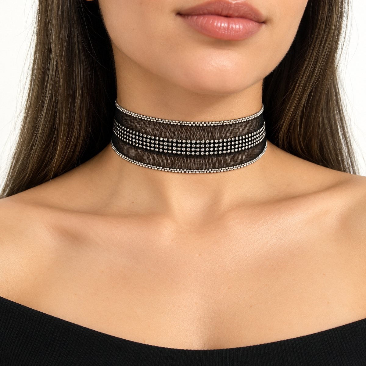 Işıltılı Taşlı ve Tüllü Choker Kolye – boyunda önden görünüm