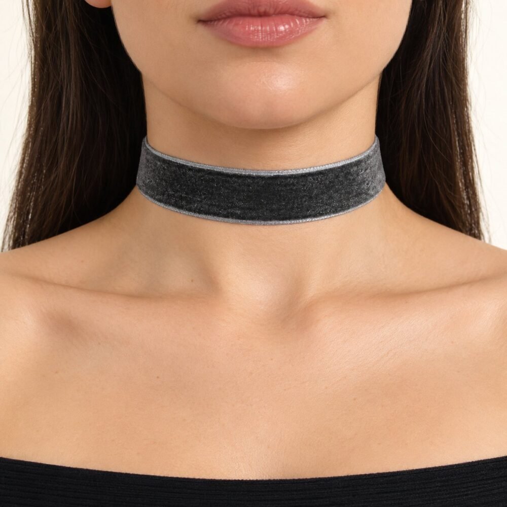 Kalın Antrasit Kadife Tasma Choker Kolye – boyunda önden görünüm
